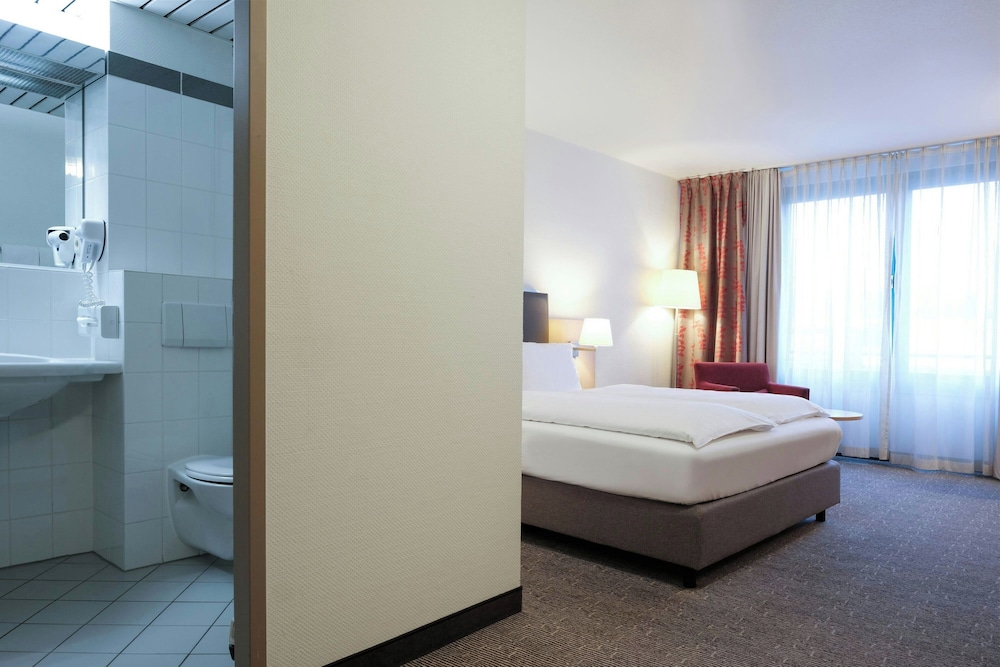 Standard Room, 1 Queen Bed - Photo 11