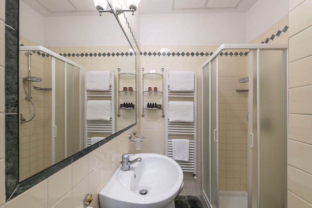 Superior Room - Photo 13