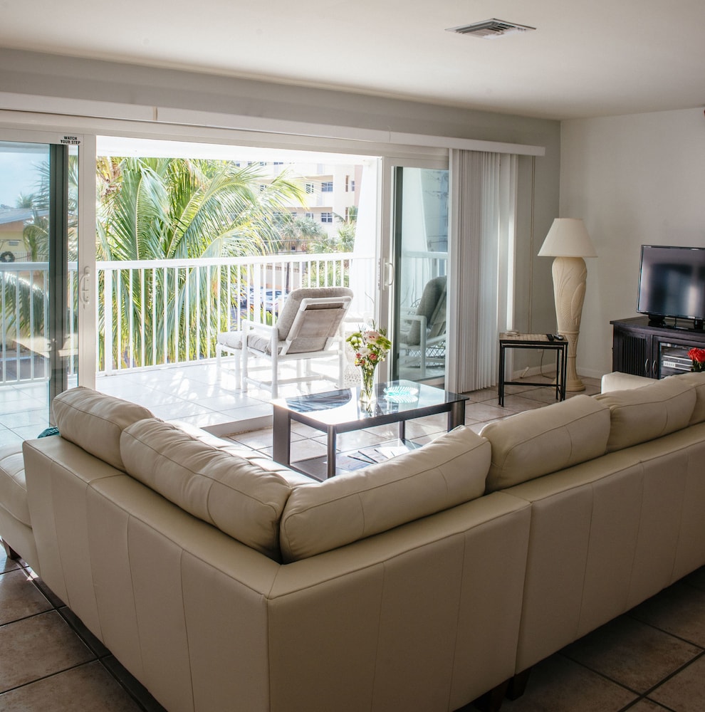 Superior Penthouse, Partial Ocean View, Sea Facing (no elevator access)
