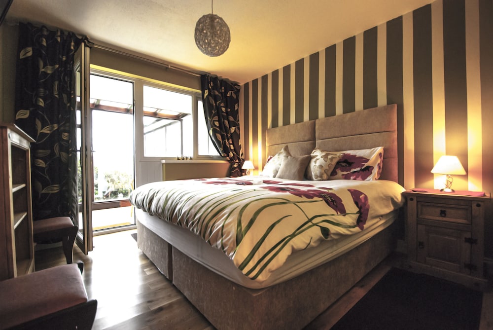 Superior Double Room, 1 King Bed, Private Bathroom, Valley View photo 1