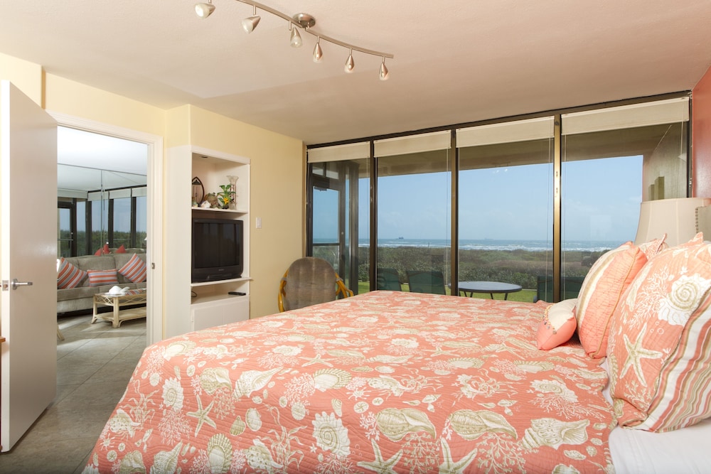 Condo, 3 Bedrooms, Beach View, Ground Floor (#5) photo 2