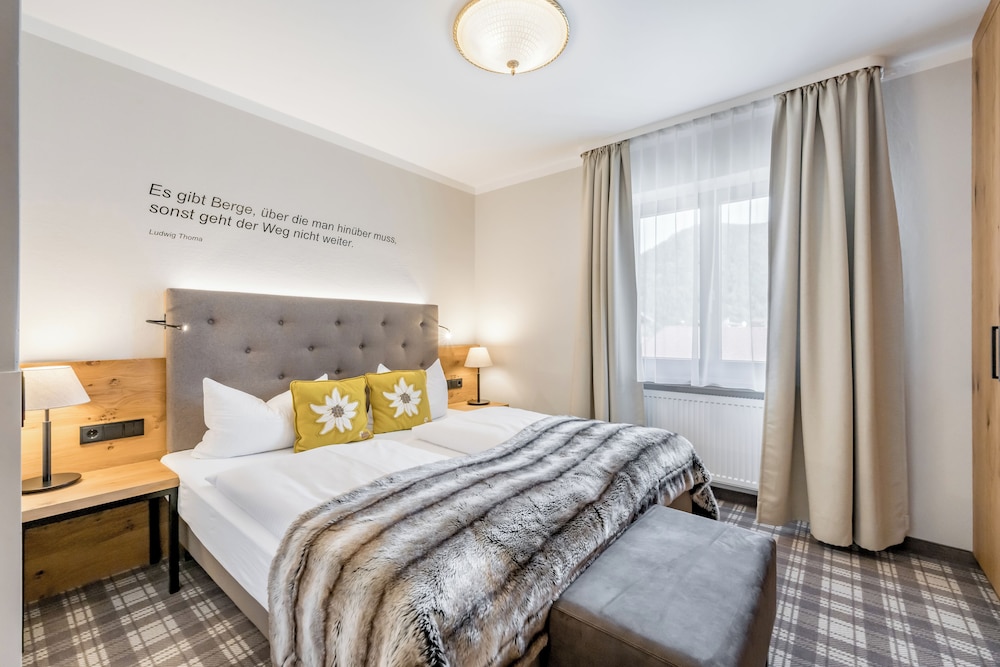 Premium Suite, 1 Bedroom, Non Smoking, Mountain View