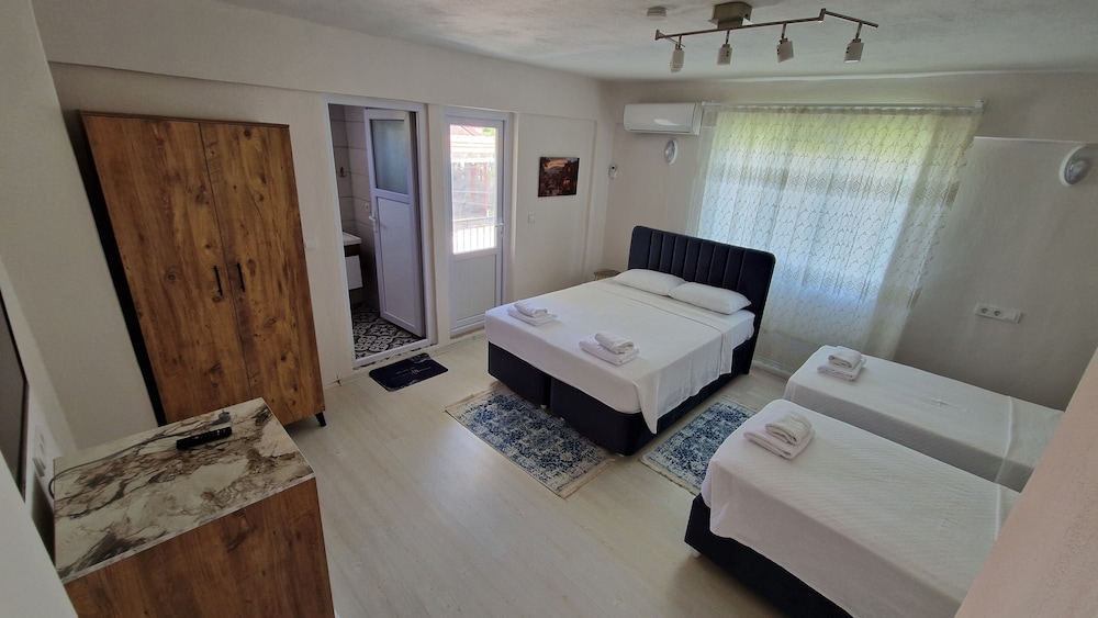 Family Quadruple Room photo 1