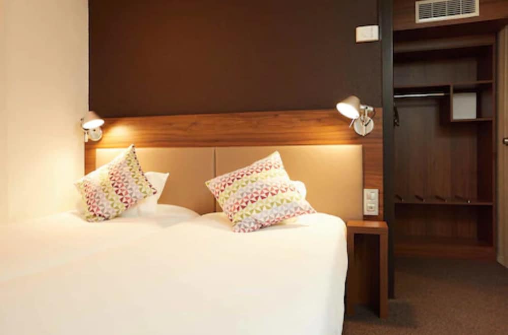 Standard Room, 2 Twin Beds - Photo 3