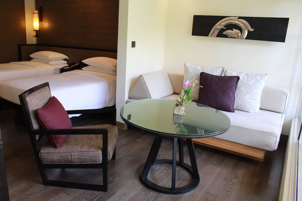 Club Room, 1 King Bed (Club Access) - Photo 2