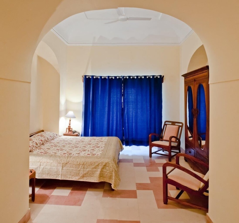 Heritage Romance photo 3