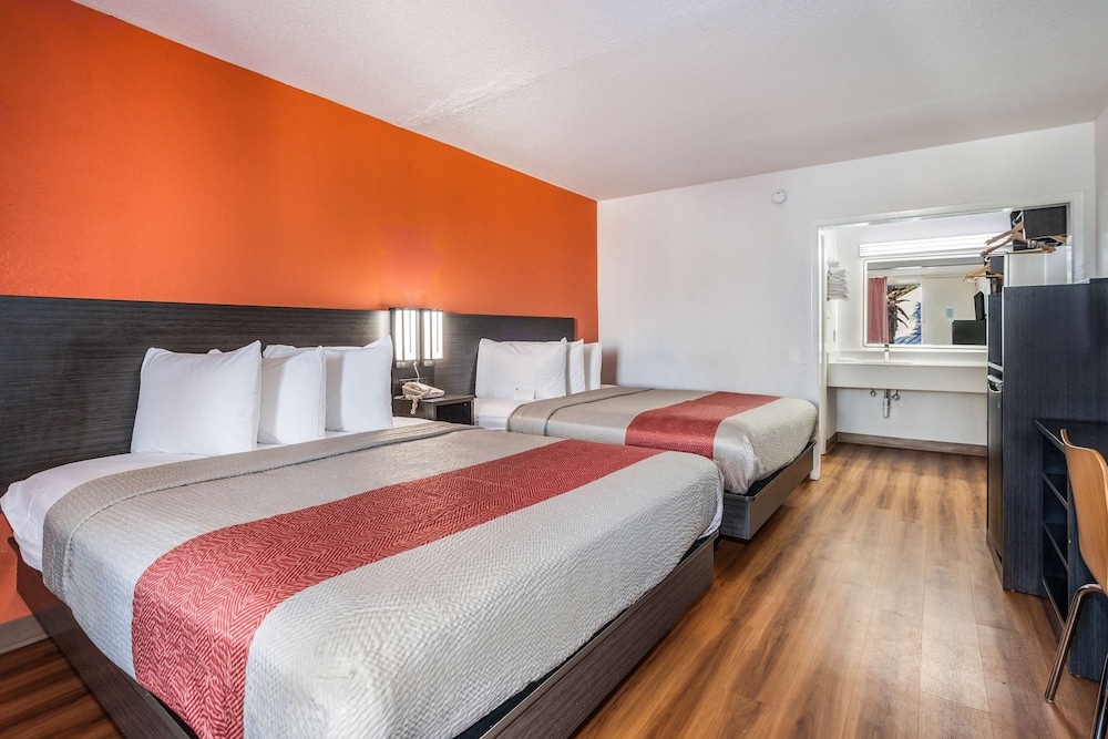 Standard Room, 2 Queen Beds, Non Smoking, Refrigerator & Microwave - Photo 1
