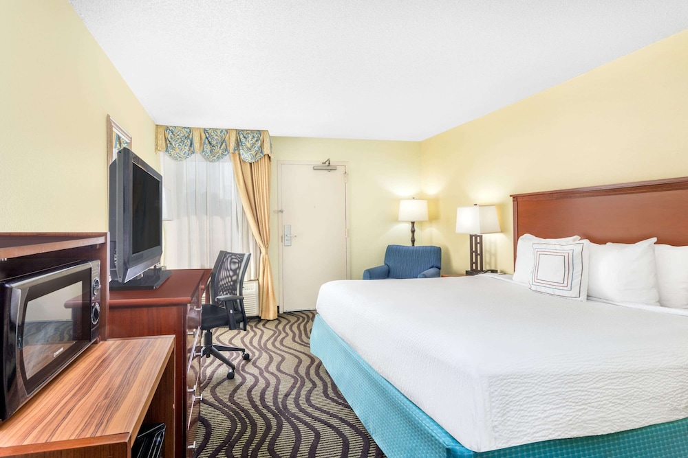 Room, 1 King Bed, Accessible, Non Smoking (Exterior) - Photo 1