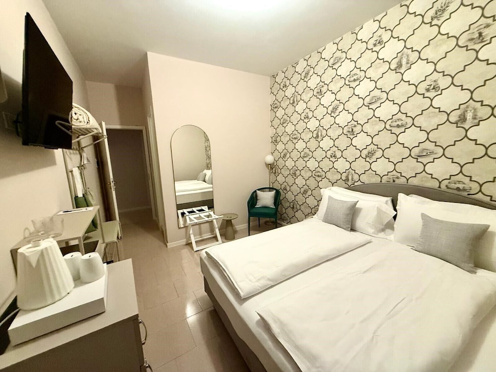 Standard Double Room, Balcony, Lake View photo 3