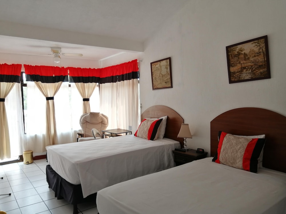 Standard Double Room Single Use, Multiple Beds, Non Smoking, Private Bathroom photo 2