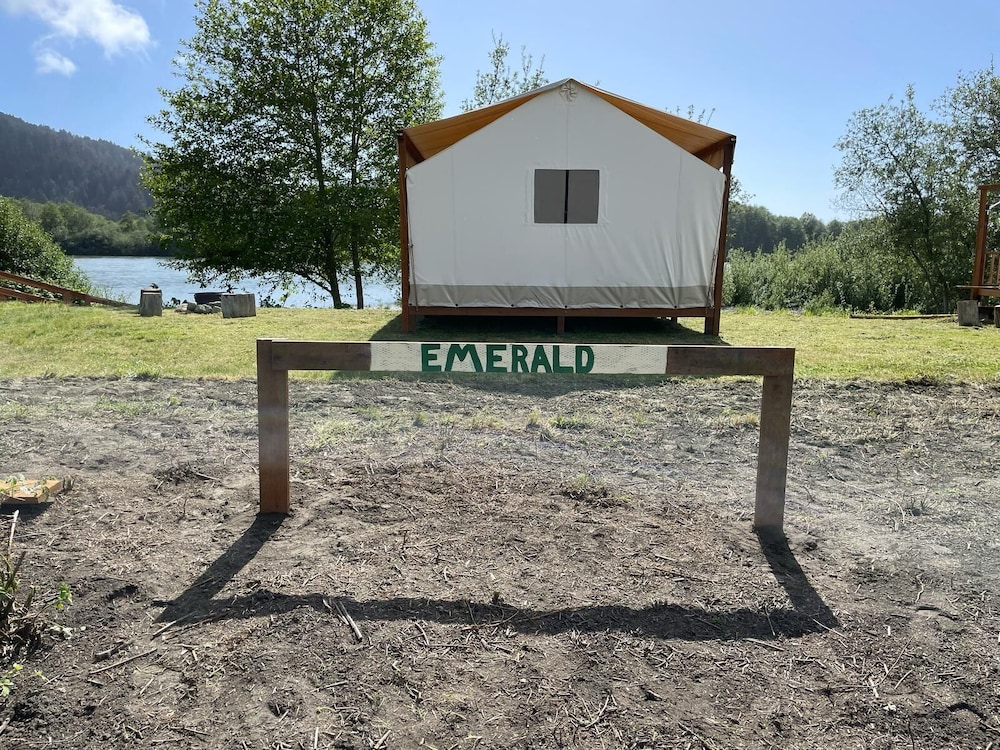 Tent (Emerald glamping tent (Site #7))