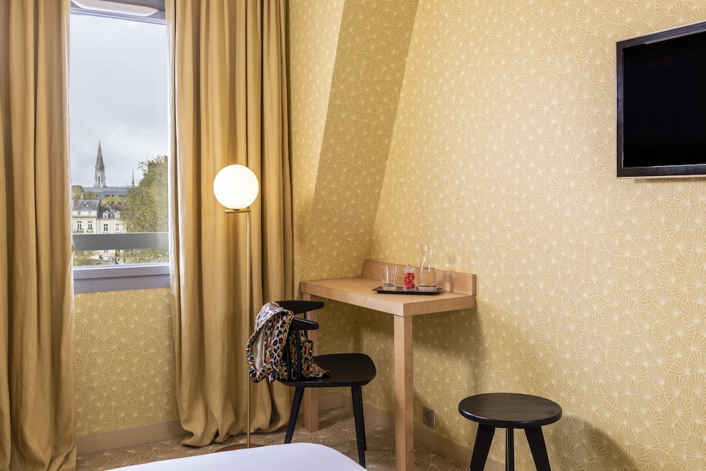 Superior Double Room (Castle or Garden View) - Photo 1