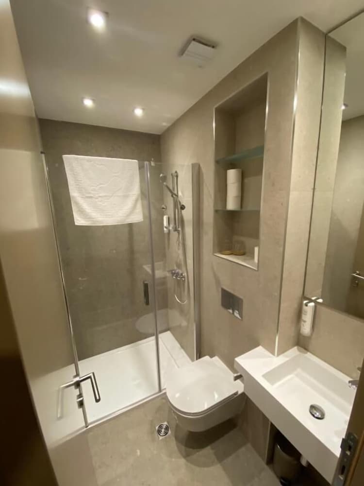 Basic Double or Twin Room, 2 Twin Beds, Non Smoking photo 3