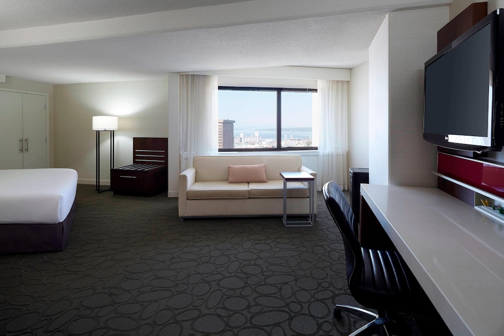 Deluxe Room, 1 King Bed - Photo 2
