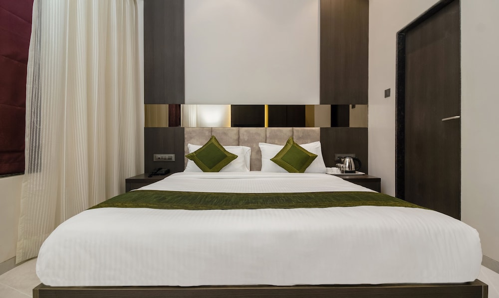 Deluxe Room - Photo 5