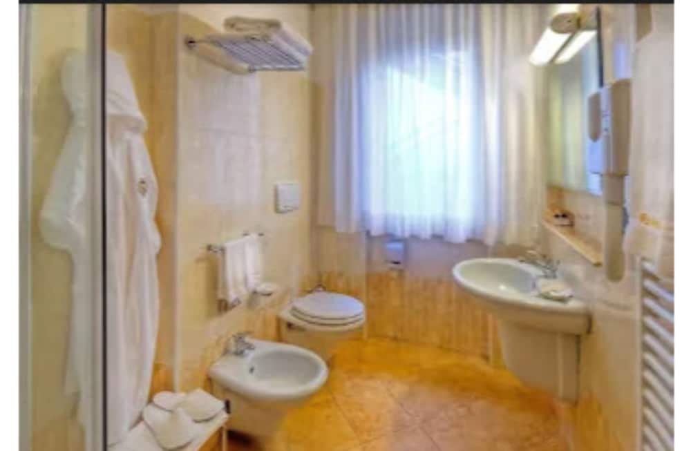 Standard Double or Twin Room photo 2