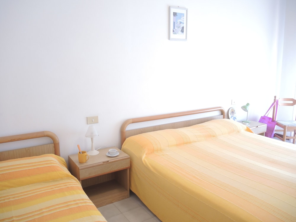 Condo, Multiple Beds (Tonin 029_3P_B*__ST)