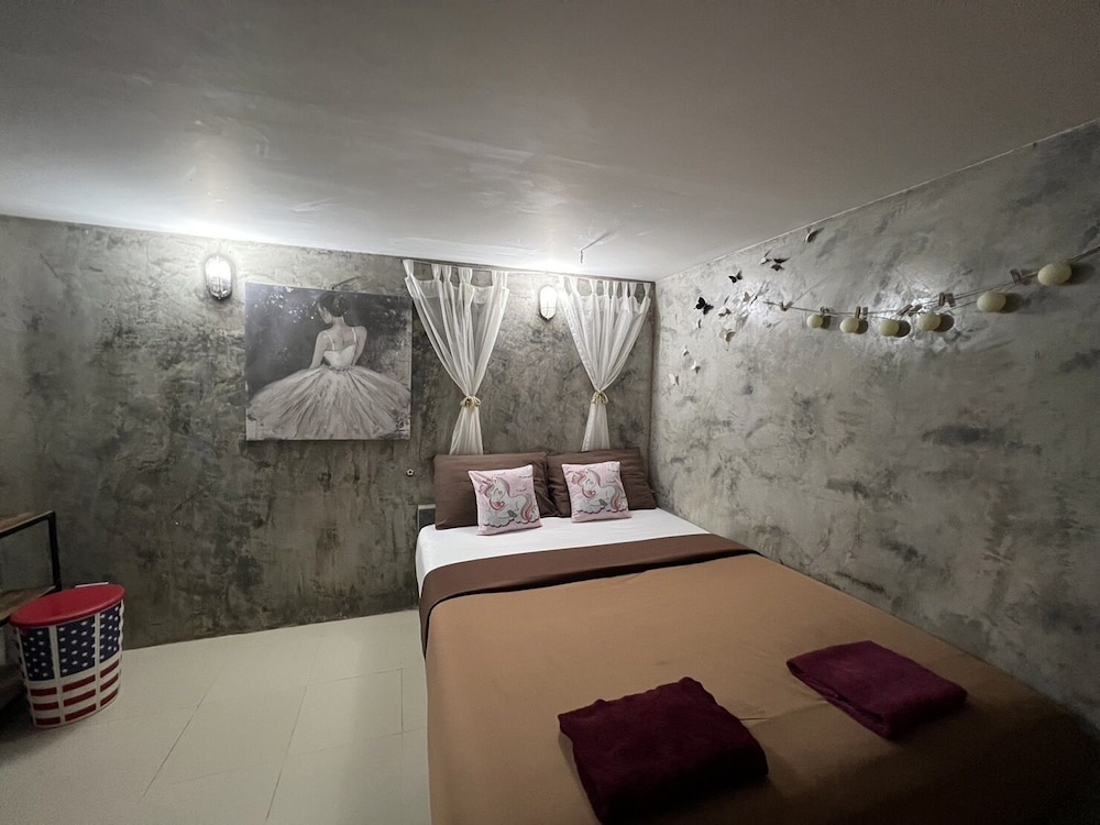 Deluxe Room, 1 Queen Bed - Photo 22