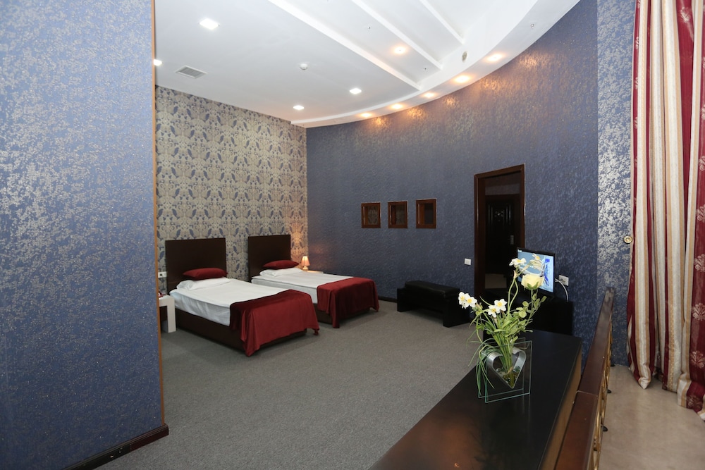 Suite, City View