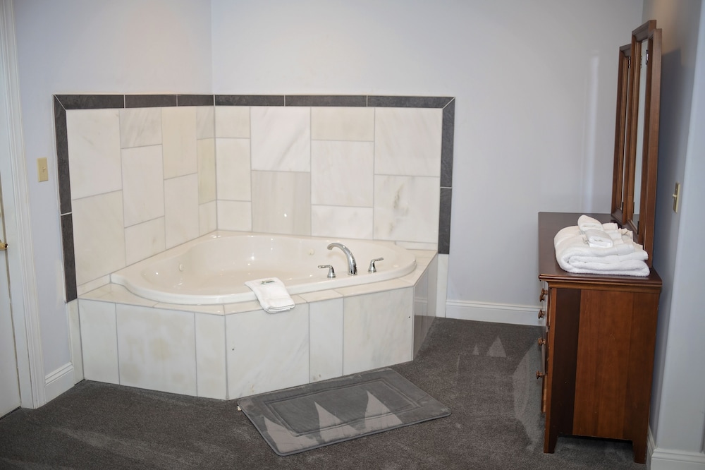 Luxury Suite, King Bed, Jetted Tub photo 2