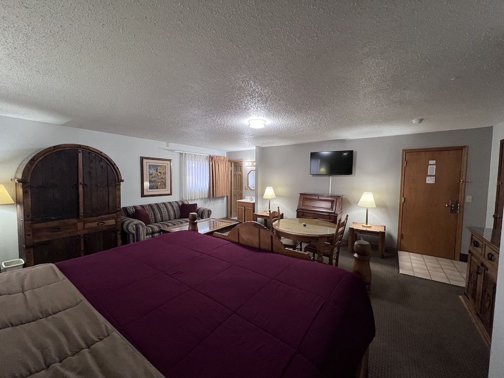 Suite, 1 King Bed, Non Smoking photo 1