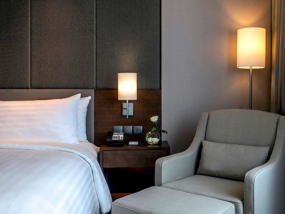 Deluxe Room, 1 King Bed (Executive) photo 2