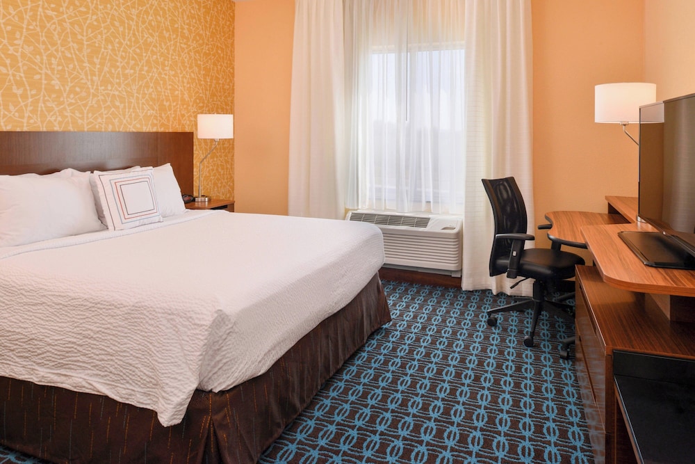 Room, 1 King Bed (Mobility/Hearing Access, Roll-In Shwr)
