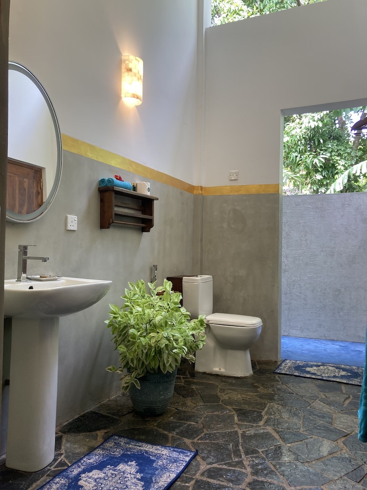 Superior King Room with Outdoor Shower photo 3