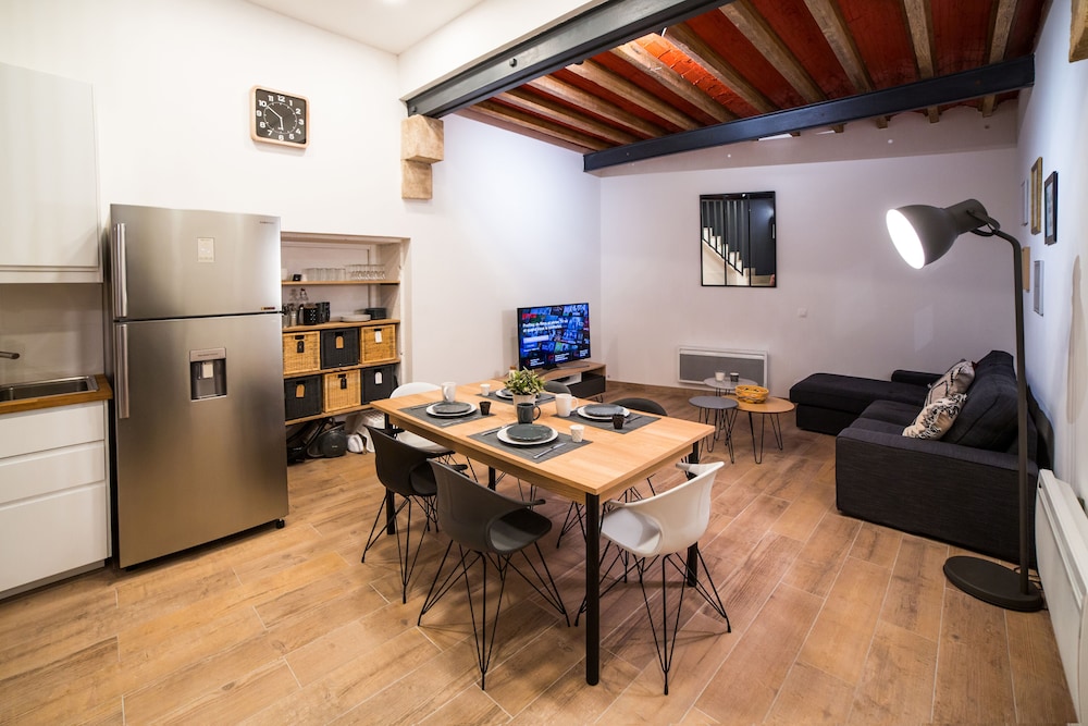 City Double Room, Shared Bathroom (LGC habitat chambre 2) photo 3