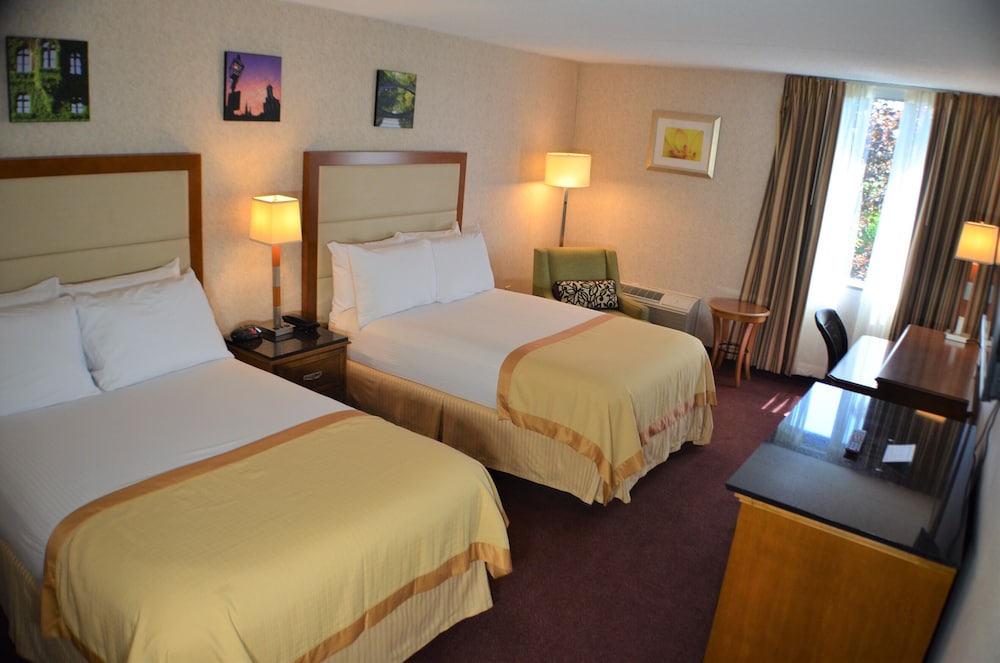 Dog Friendly, ADA Access, 2 Double Beds photo 2