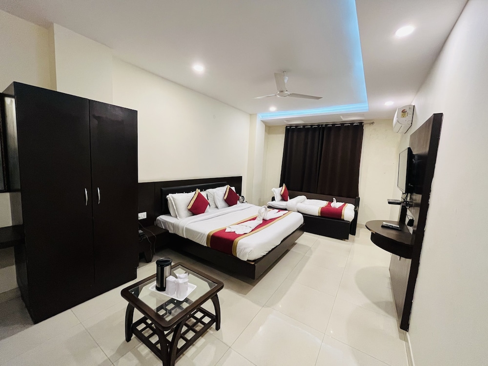 Family Room - Photo 11