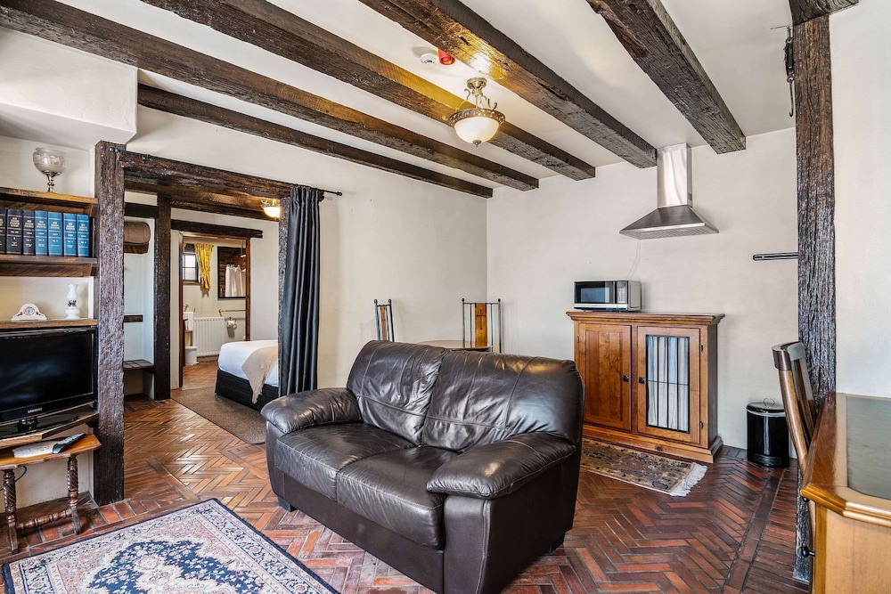 Suite, 1 King Bed, Accessible, Non Smoking