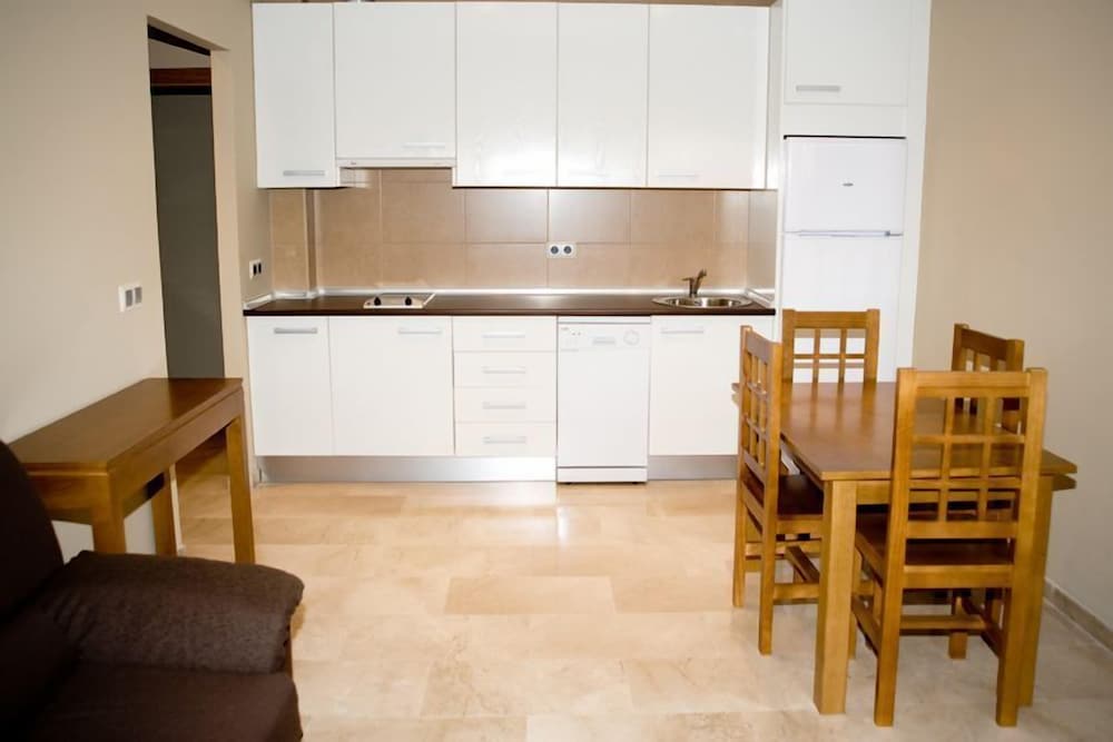 Apartment, 2 Bedrooms - Photo 2