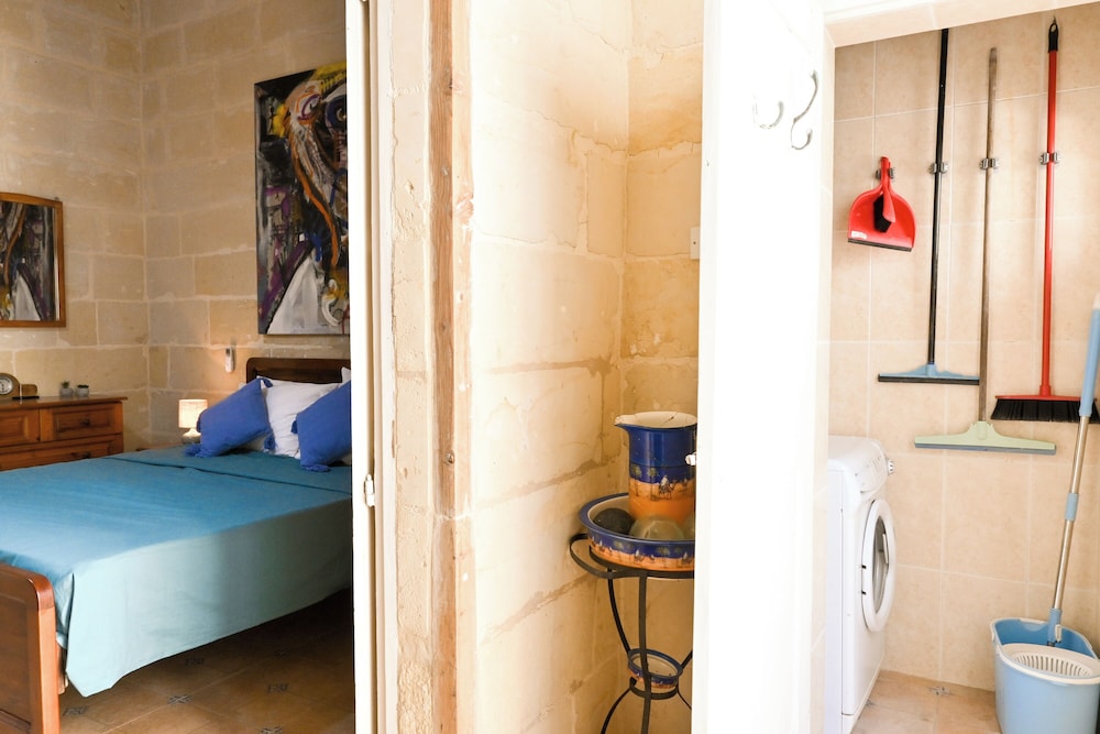 Honeymoon Townhome, 2 Bedrooms, 2 Bathrooms (A Cosy Nest Overlooking The Sea)