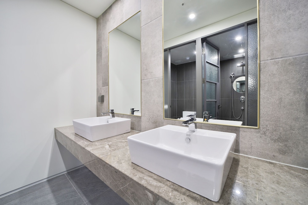 Superior Twin Room - Photo 8
