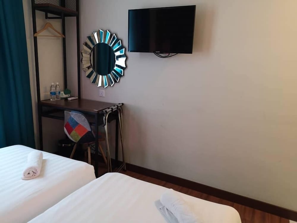 Deluxe Twin Room - Photo 2