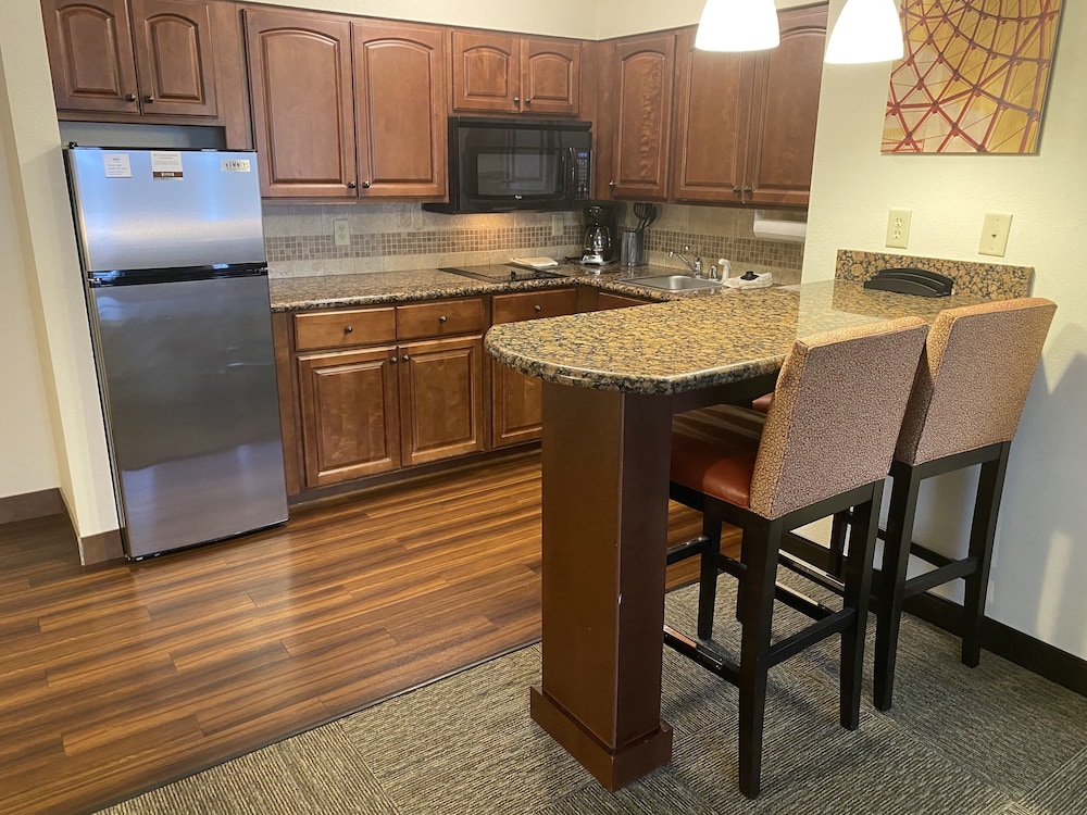 Suite, 1 Queen Bed, Kitchen, River View - Photo 2