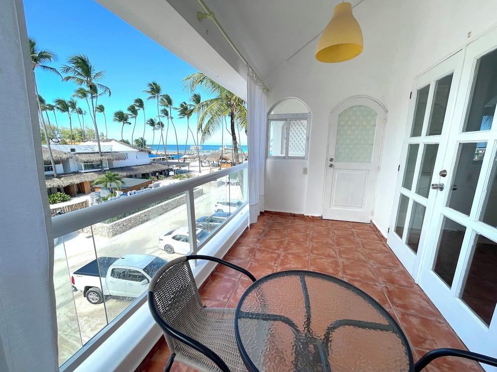 Premier Apartment, Ocean View, Beachside