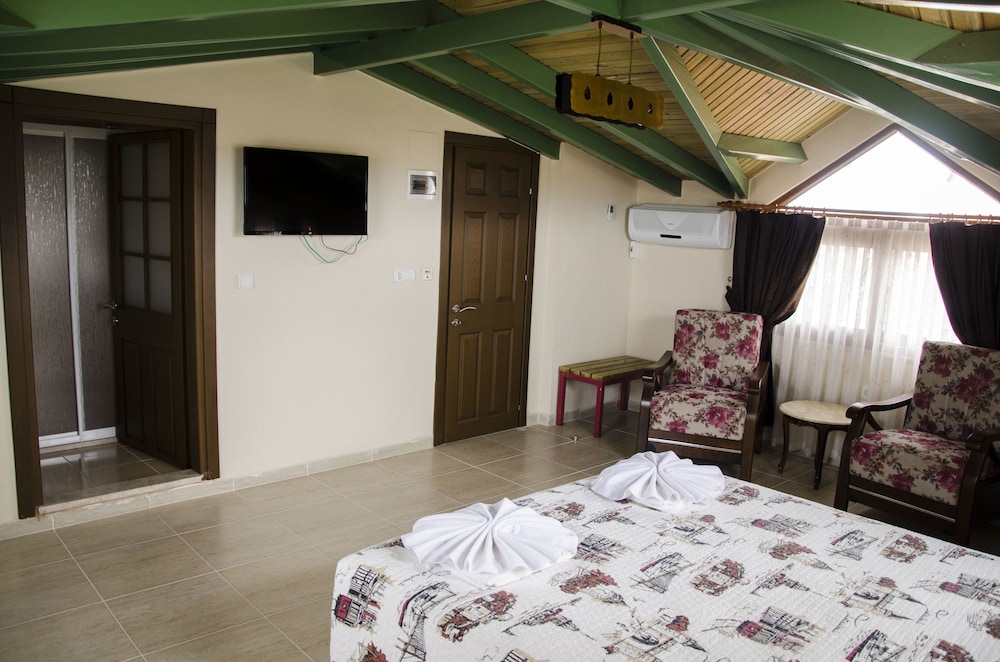 Honeymoon Room photo 2