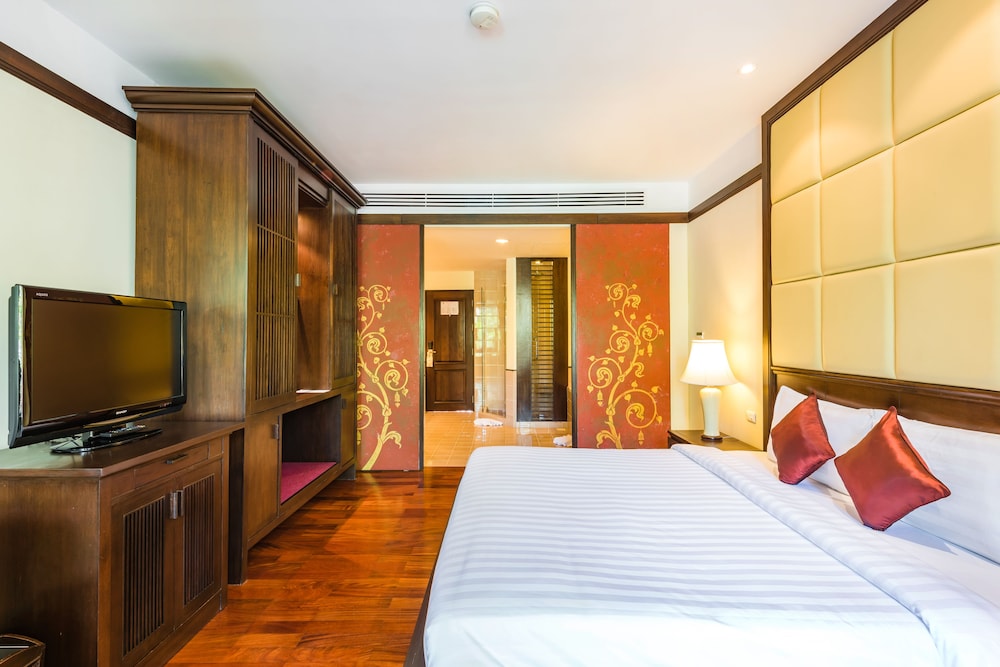 Grand Deluxe King Room - Photo 7