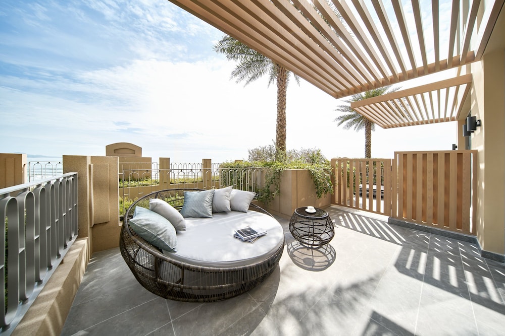 Standard Room, 1 King Bed, Smoking, Ocean View (Cabana) - Photo 3