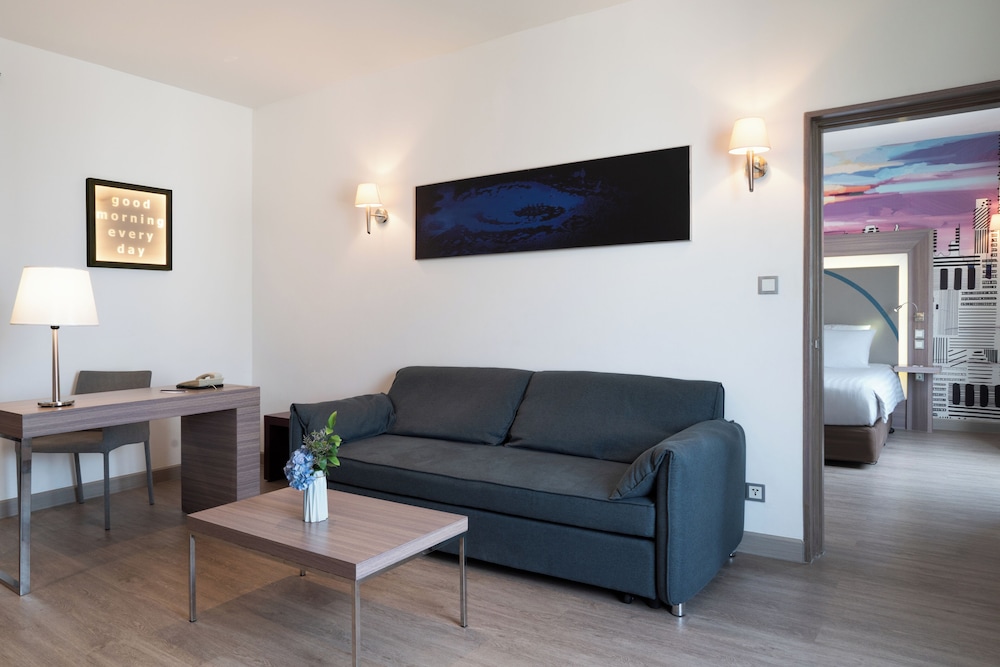 Suite, 1 Bedroom photo 3
