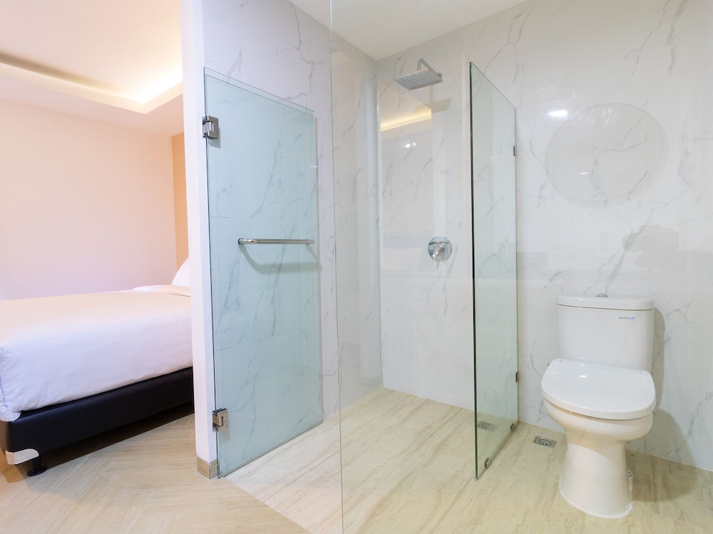 Deluxe Room - Photo 6