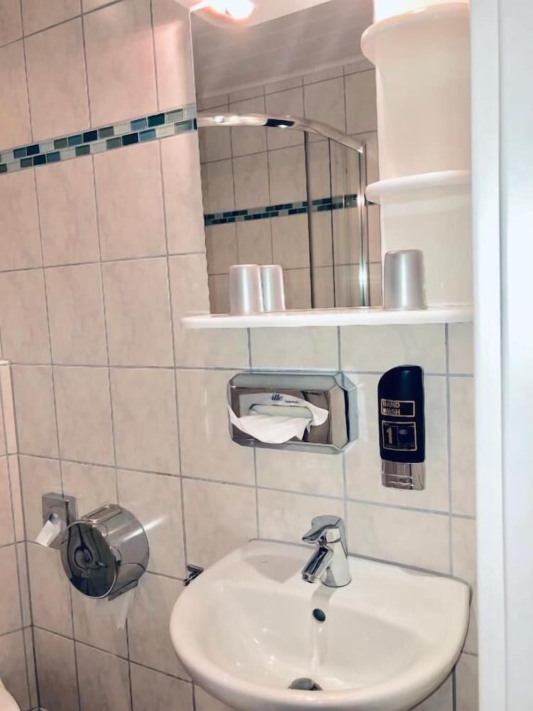 Business Single Room, 1 Bedroom, Park View, Garden Area photo 2