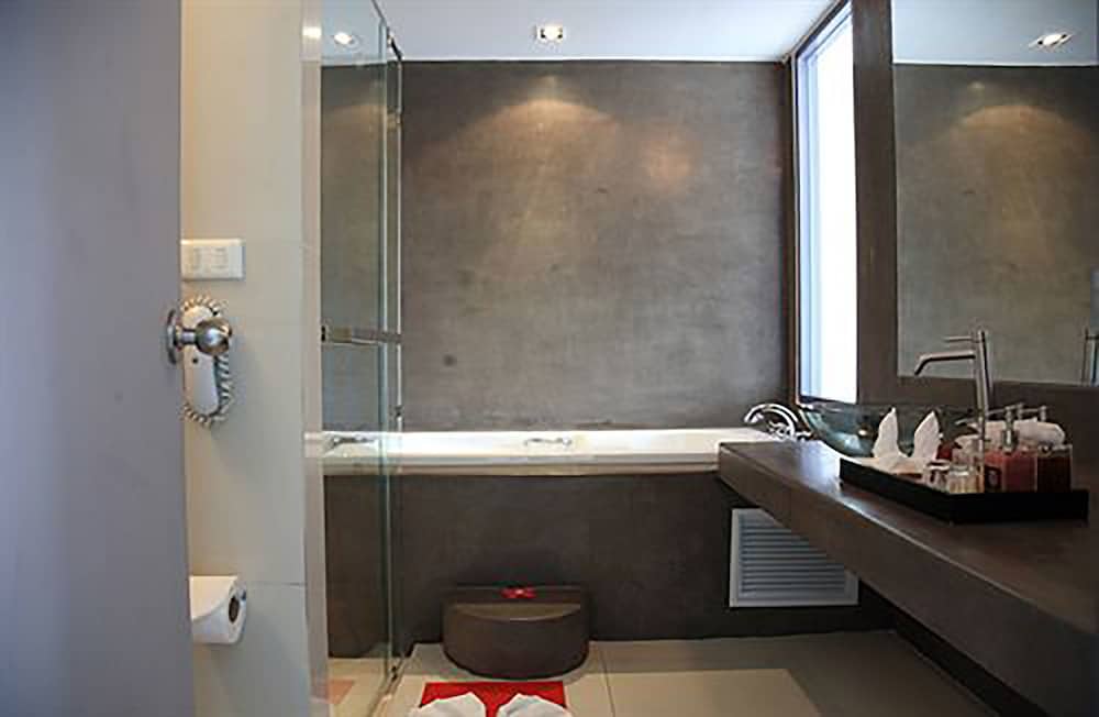 The Deluxe with Seaview - Photo 2