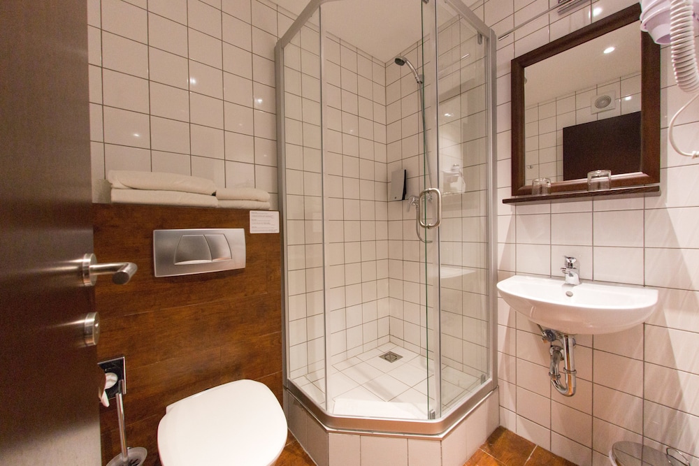 Standard Double or Twin Room - Photo 3