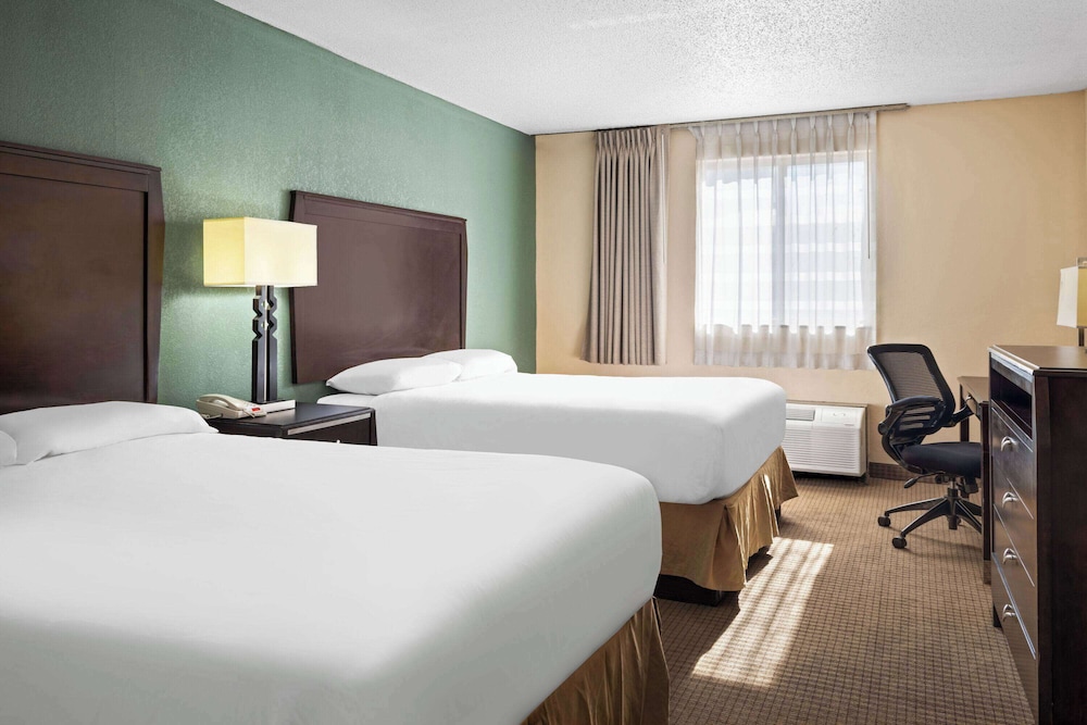 Room, 2 Queen Beds, Non Smoking - Photo 1