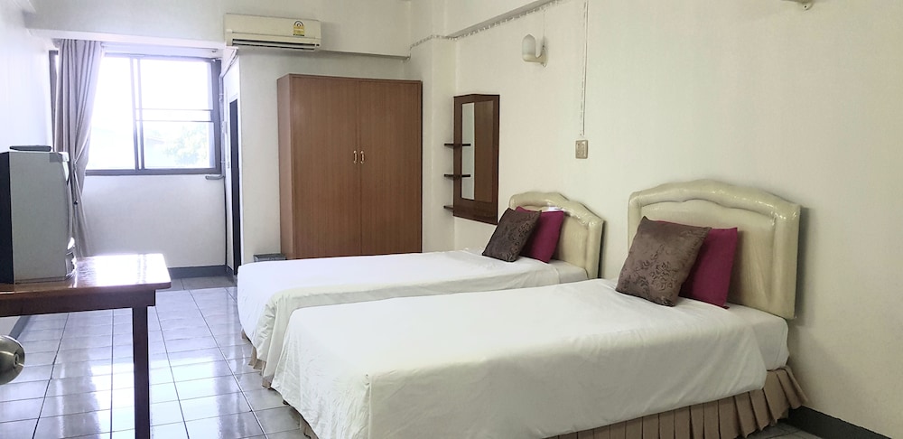 Deluxe Twin Room photo 2