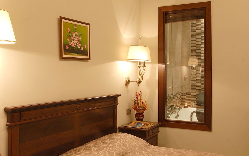 Superior Suite, Fireplace photo 1
