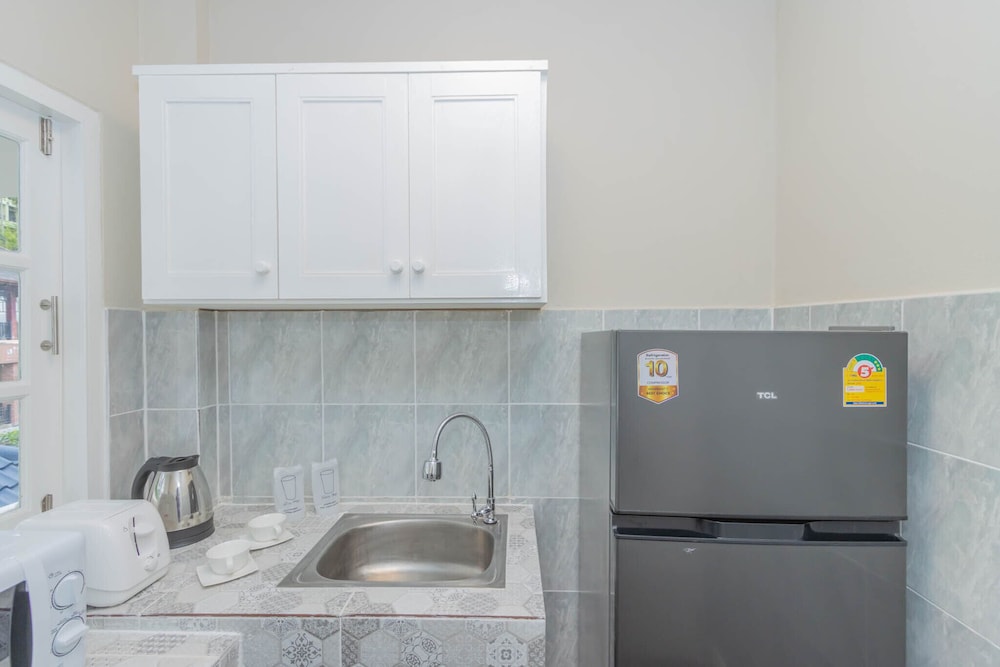 Deluxe Room, 1 Bedroom, Pool View - Photo 6